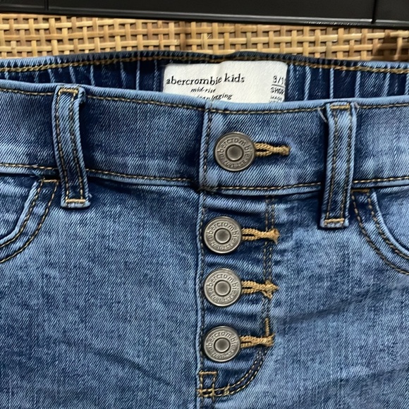 2 pairs of Abercrombie kids Jeans size 9/10 Short - Picture 4 of 10